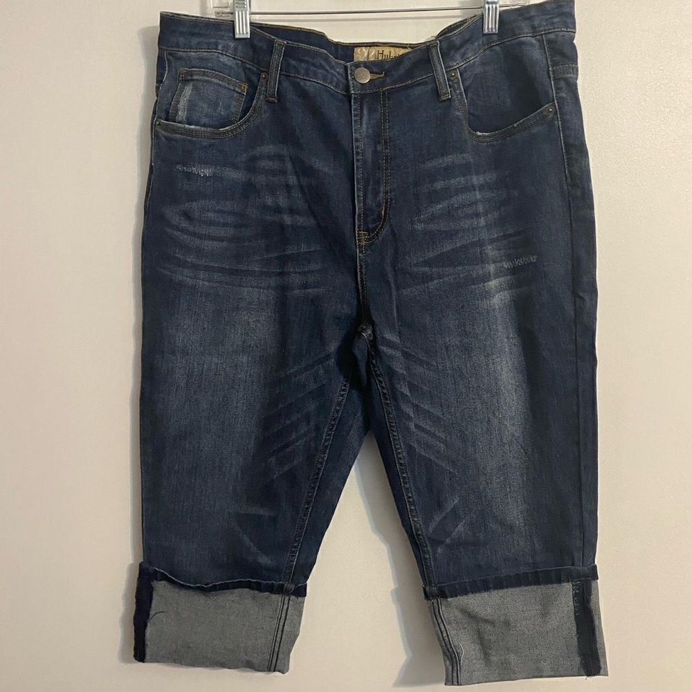 Hybrid & Company distressed capri's jean, size 18